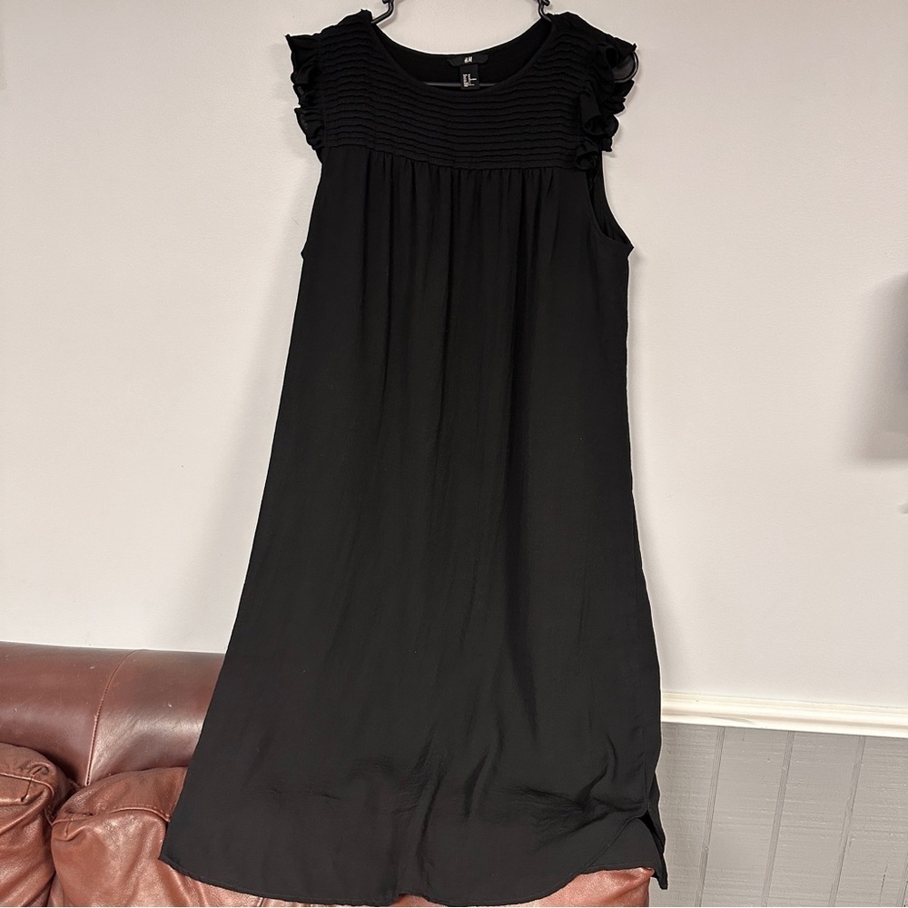 H&M Super Cute Smocked  Ruffle Sleeveless Lined Black Flowy Maxi Dress, 14